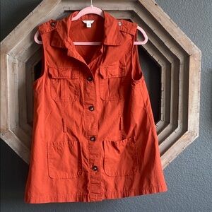 Front button utility sleeveless shirt